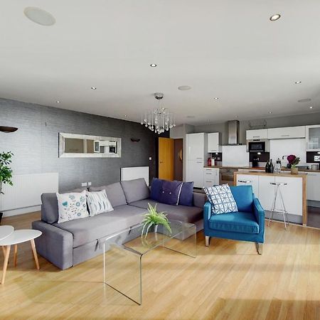 Deluxe Three Bedroom Apartment By London Excel Stays Kültér fotó