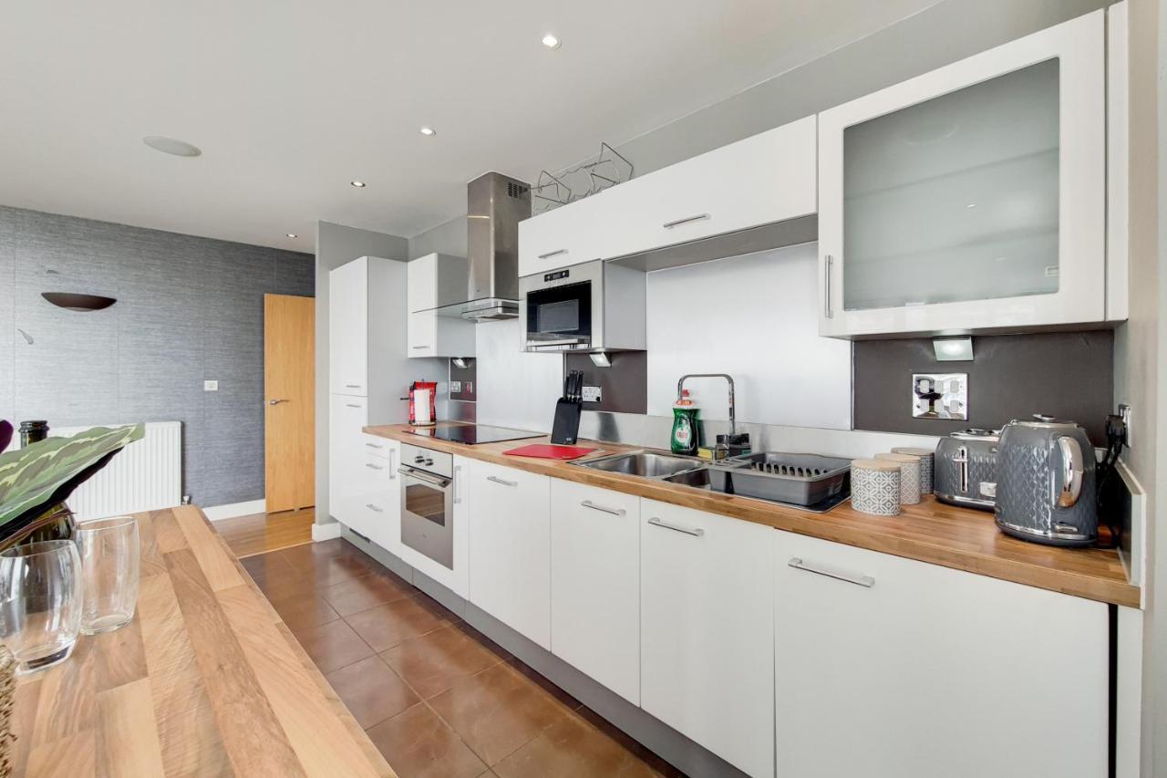 Deluxe Three Bedroom Apartment By London Excel Stays Kültér fotó