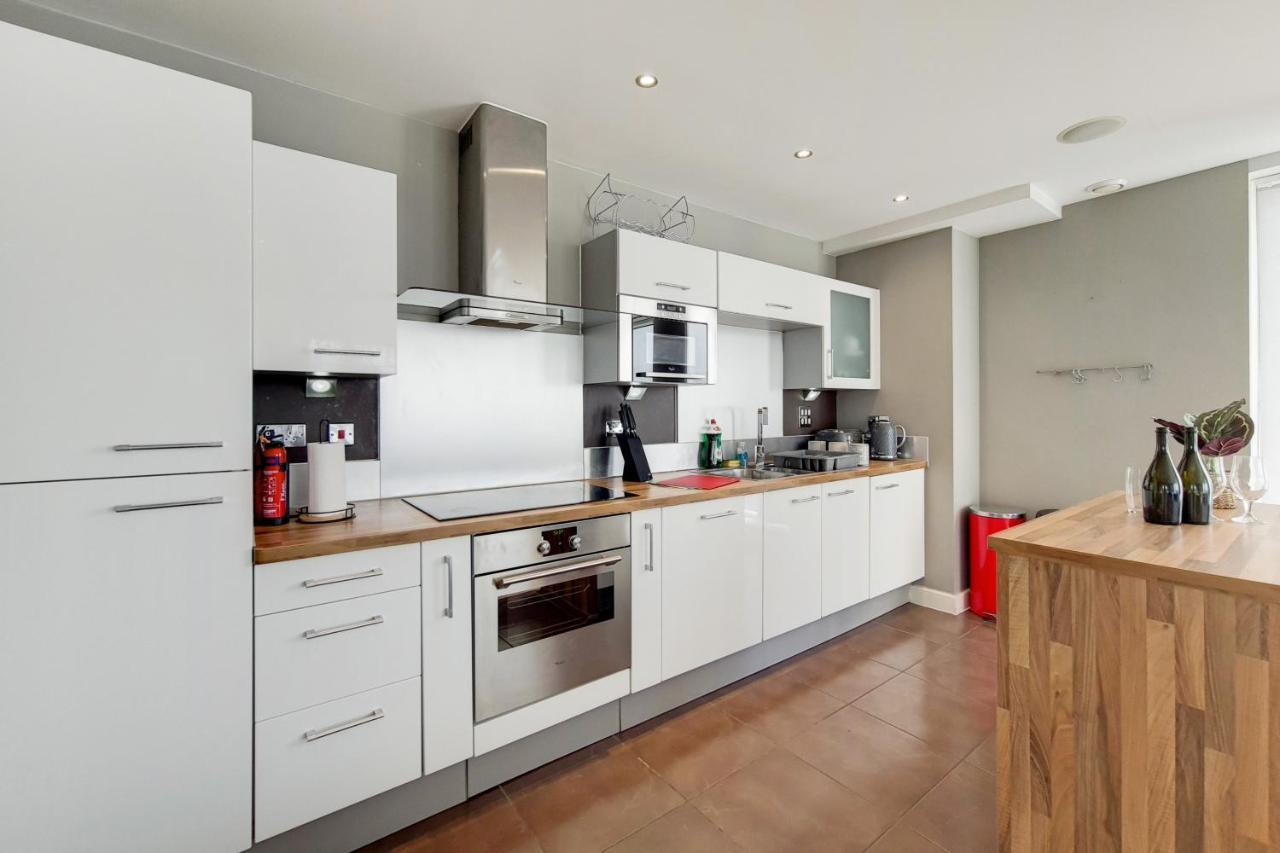 Deluxe Three Bedroom Apartment By London Excel Stays Kültér fotó