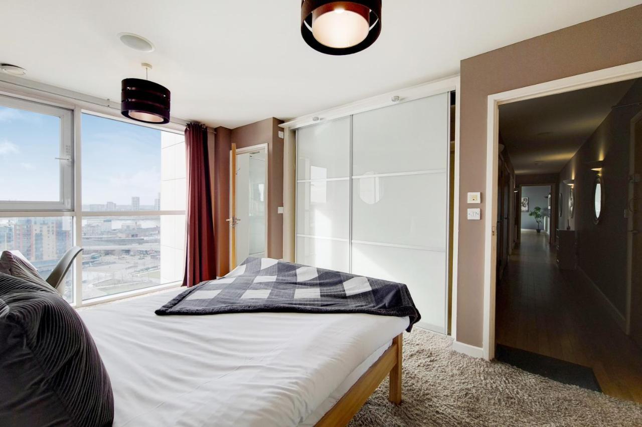 Deluxe Three Bedroom Apartment By London Excel Stays Kültér fotó