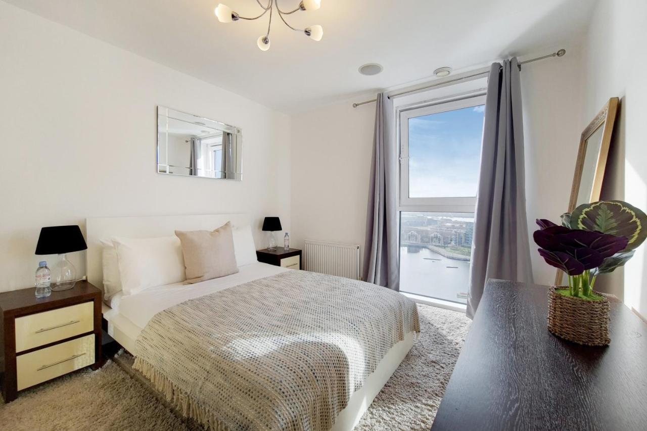 Deluxe Three Bedroom Apartment By London Excel Stays Kültér fotó